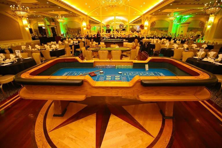 Table quantity, room requirements, delivery, and dealer staffing all affect the scope of a rental quote.